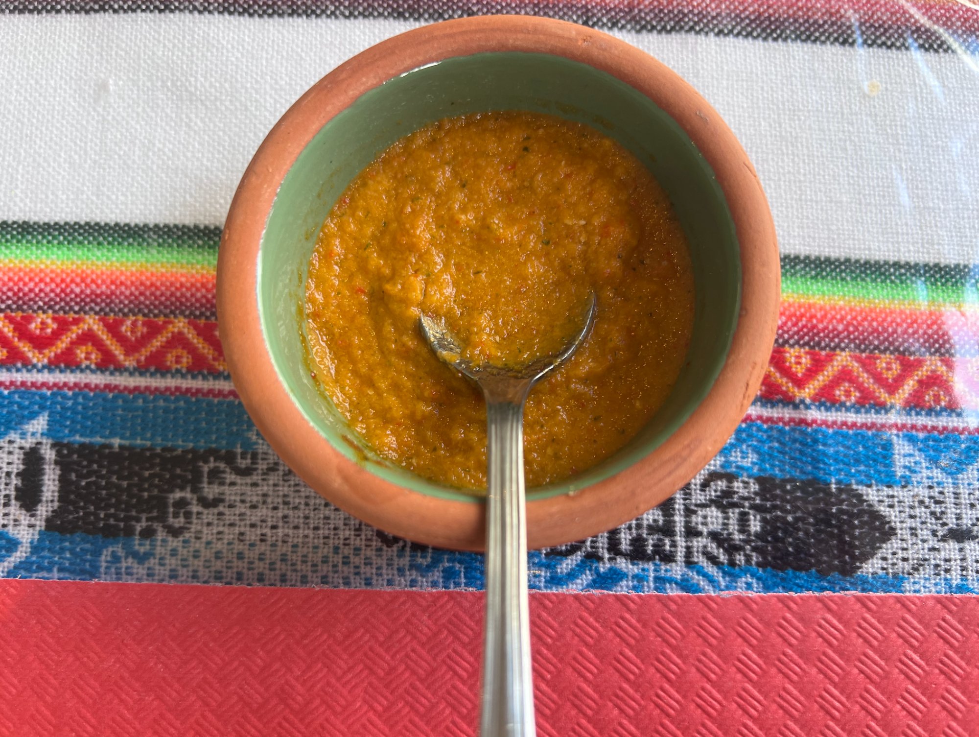Sauce picante in terracotta bowl
