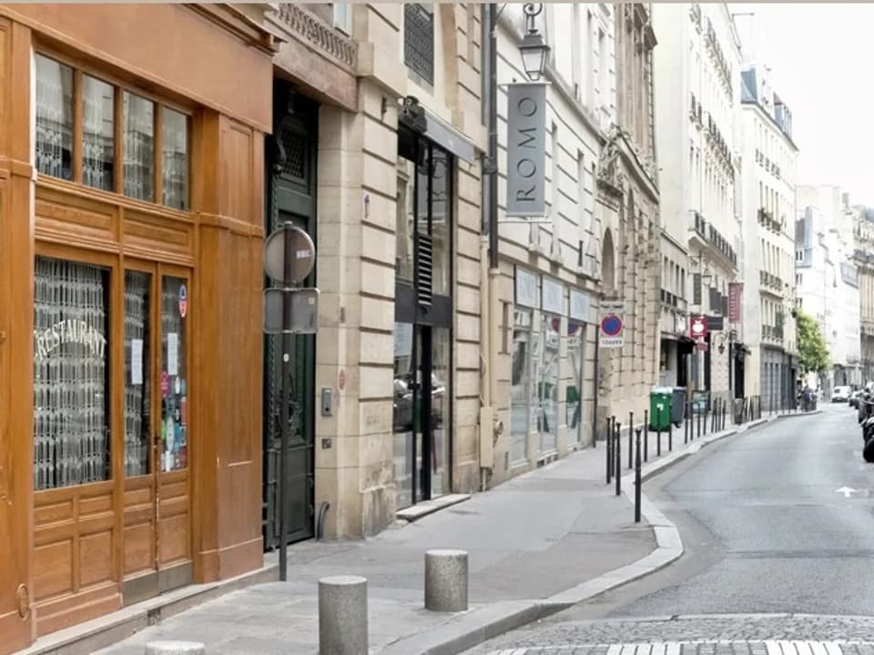 Rue du Mail outside Chez Georges in Paris