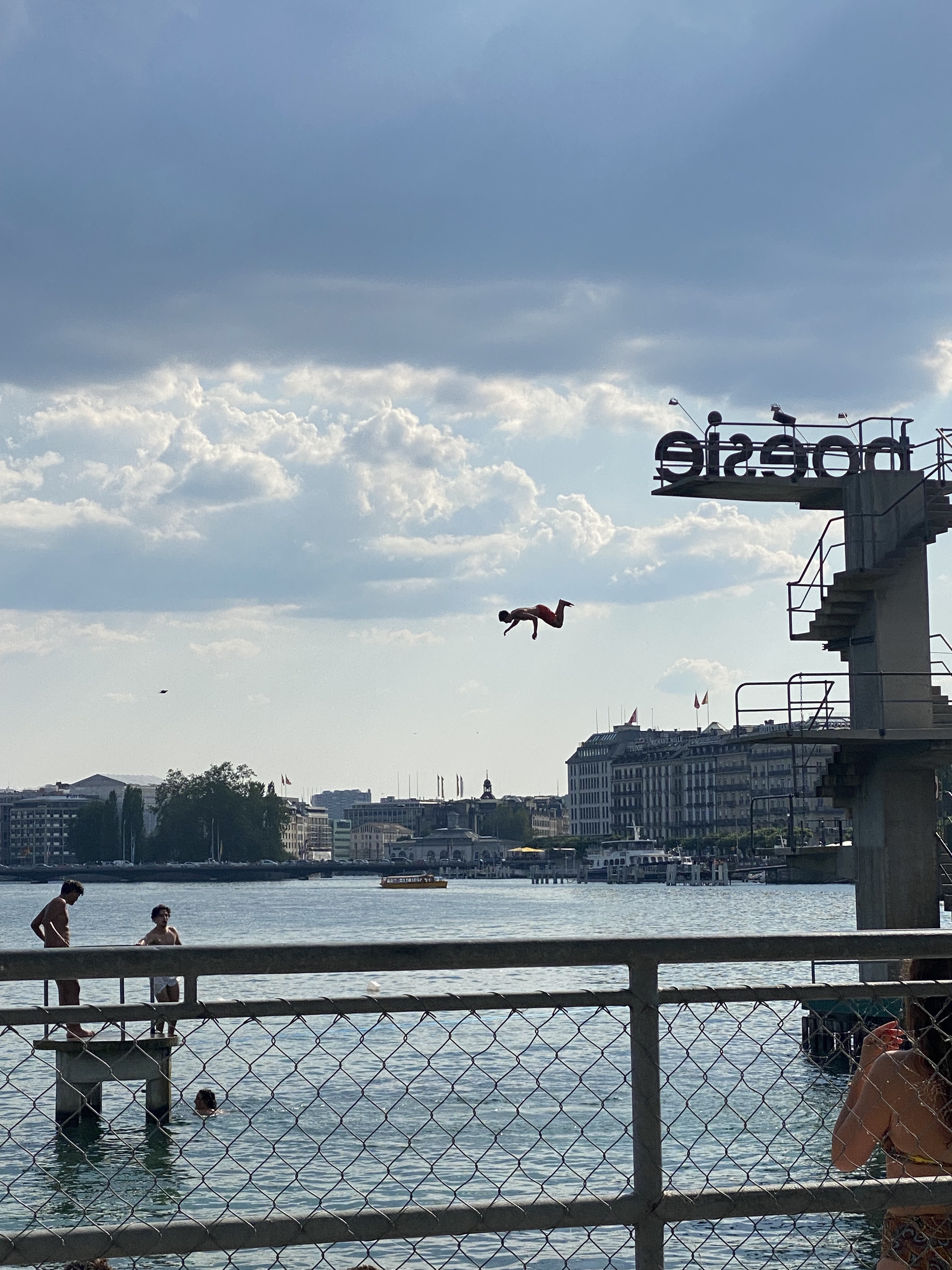 High dive at Bains des Pâquis — the jump sequence