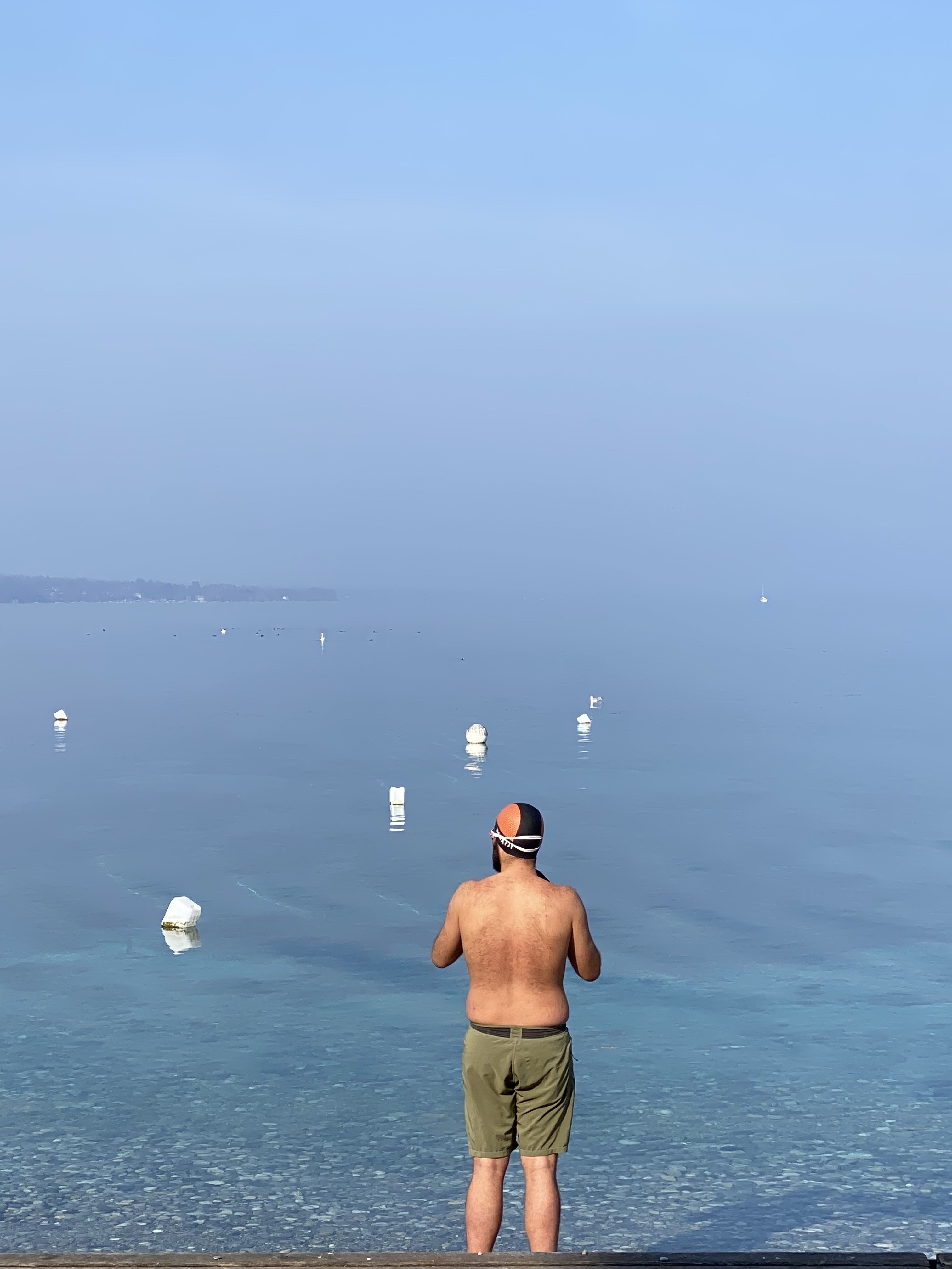 Swimmer about to enter Lake Geneva at Bains des Pâquis