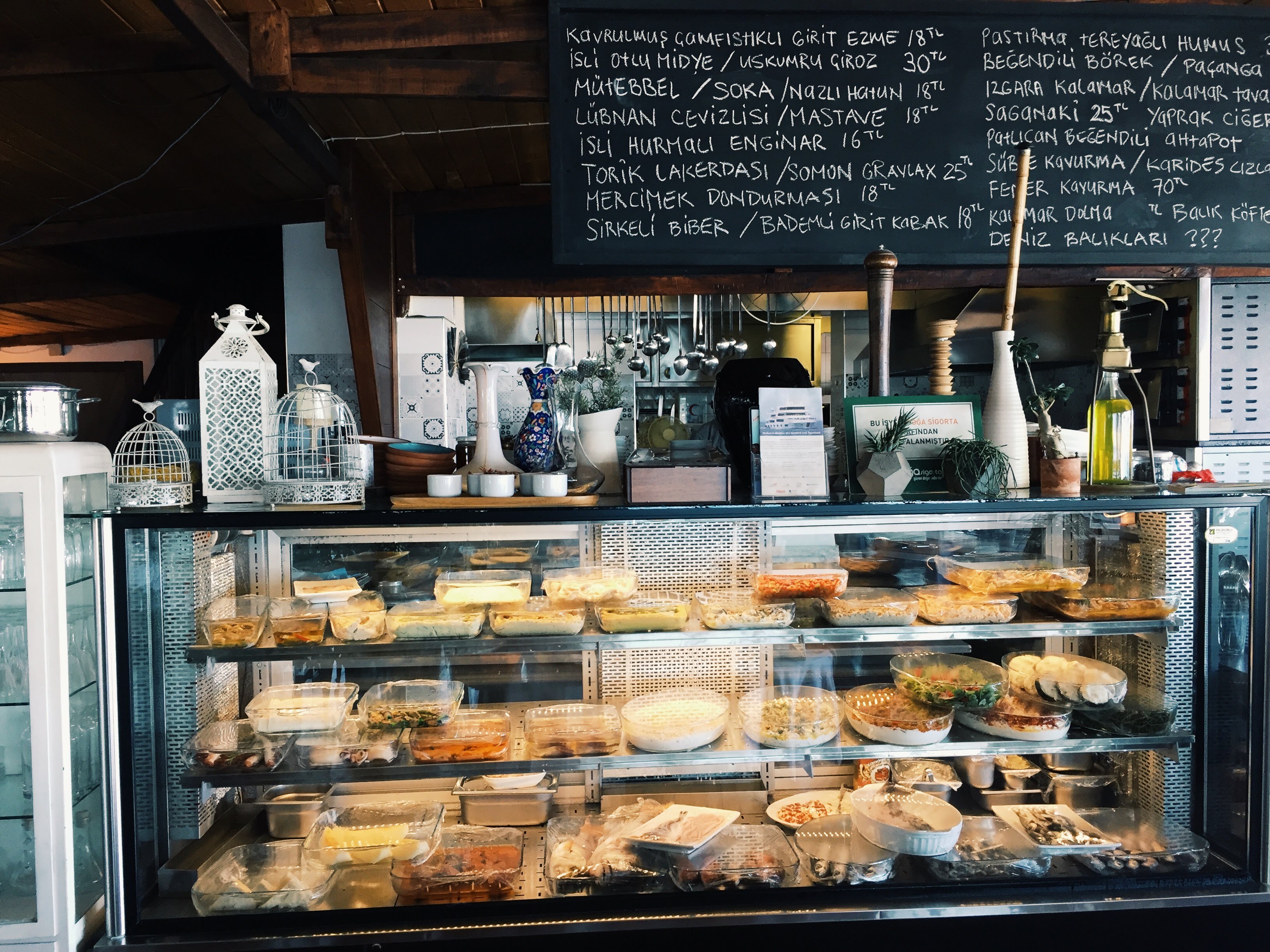 The Filinta mezze counter and chalkboard menu in Turkish