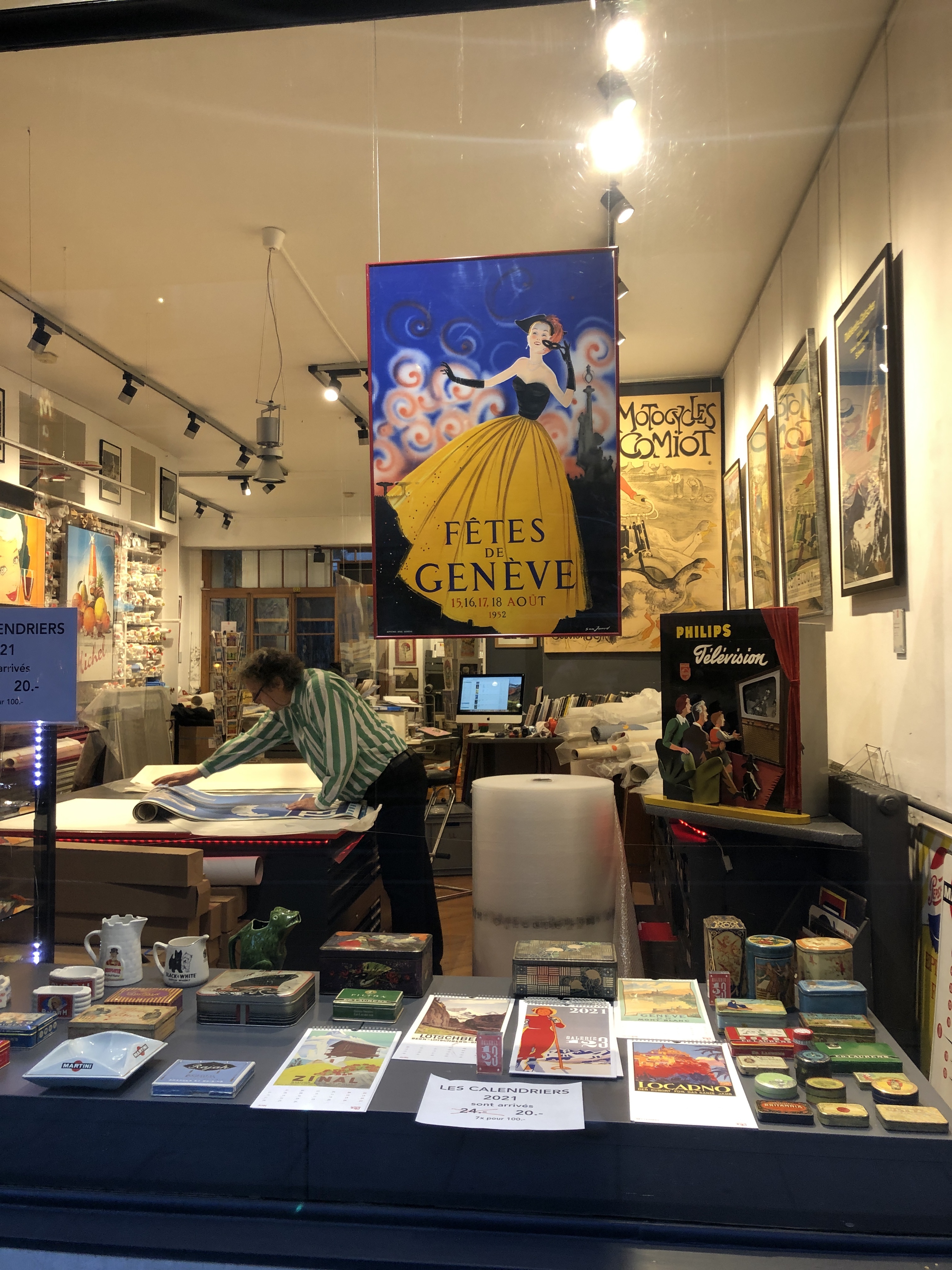 Galerie 1 2 3 shop interior — Fêtes de Genève poster, vintage posters wall to wall