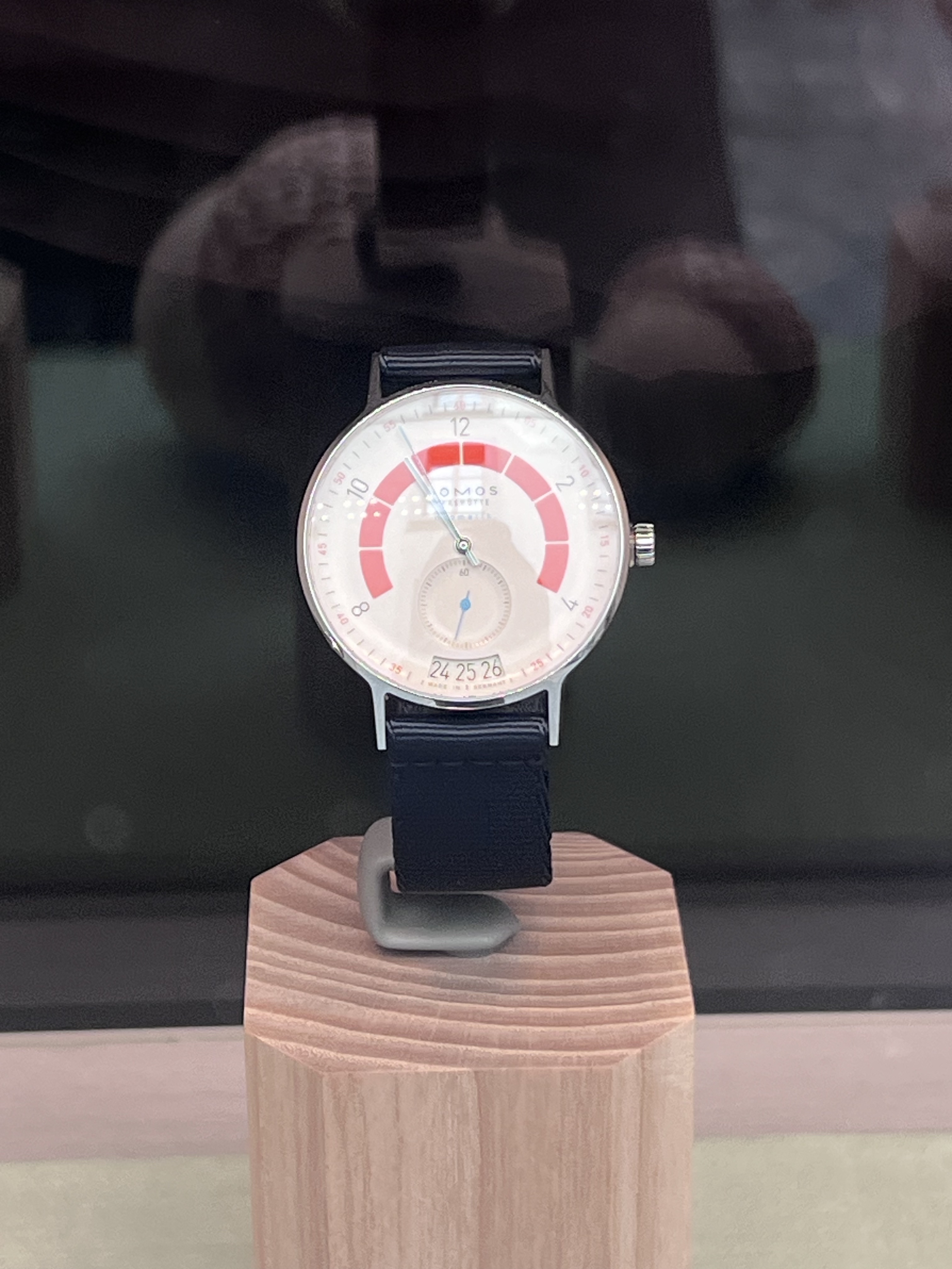 NOMOS Autobahn Neomatik Weltzeit