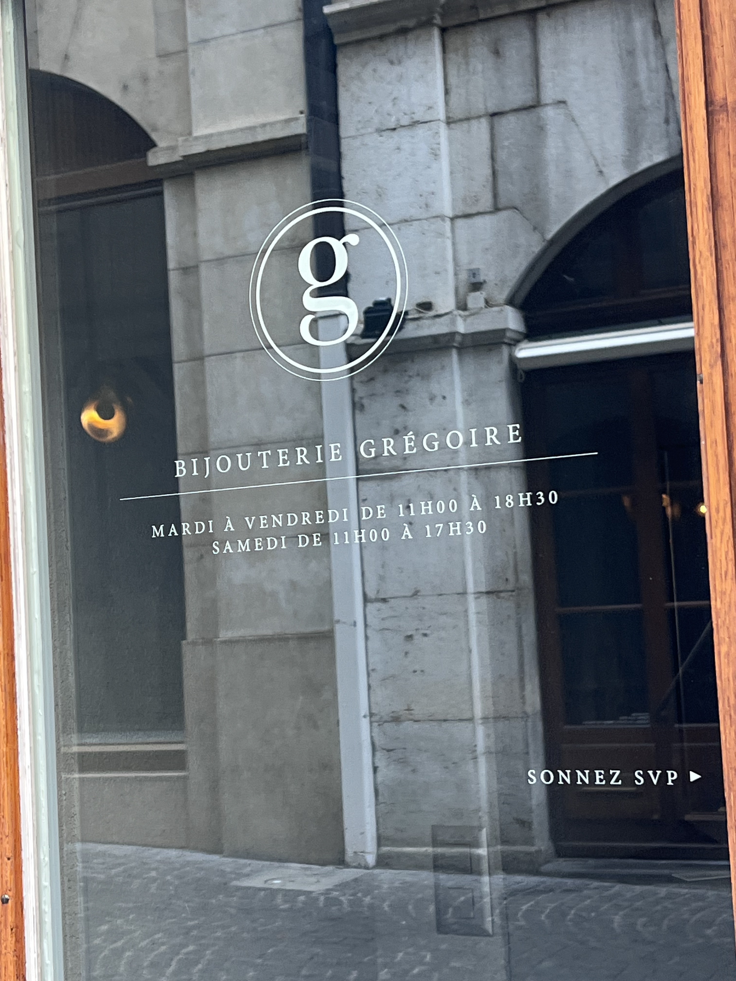 Bijouterie Grégoire window signage