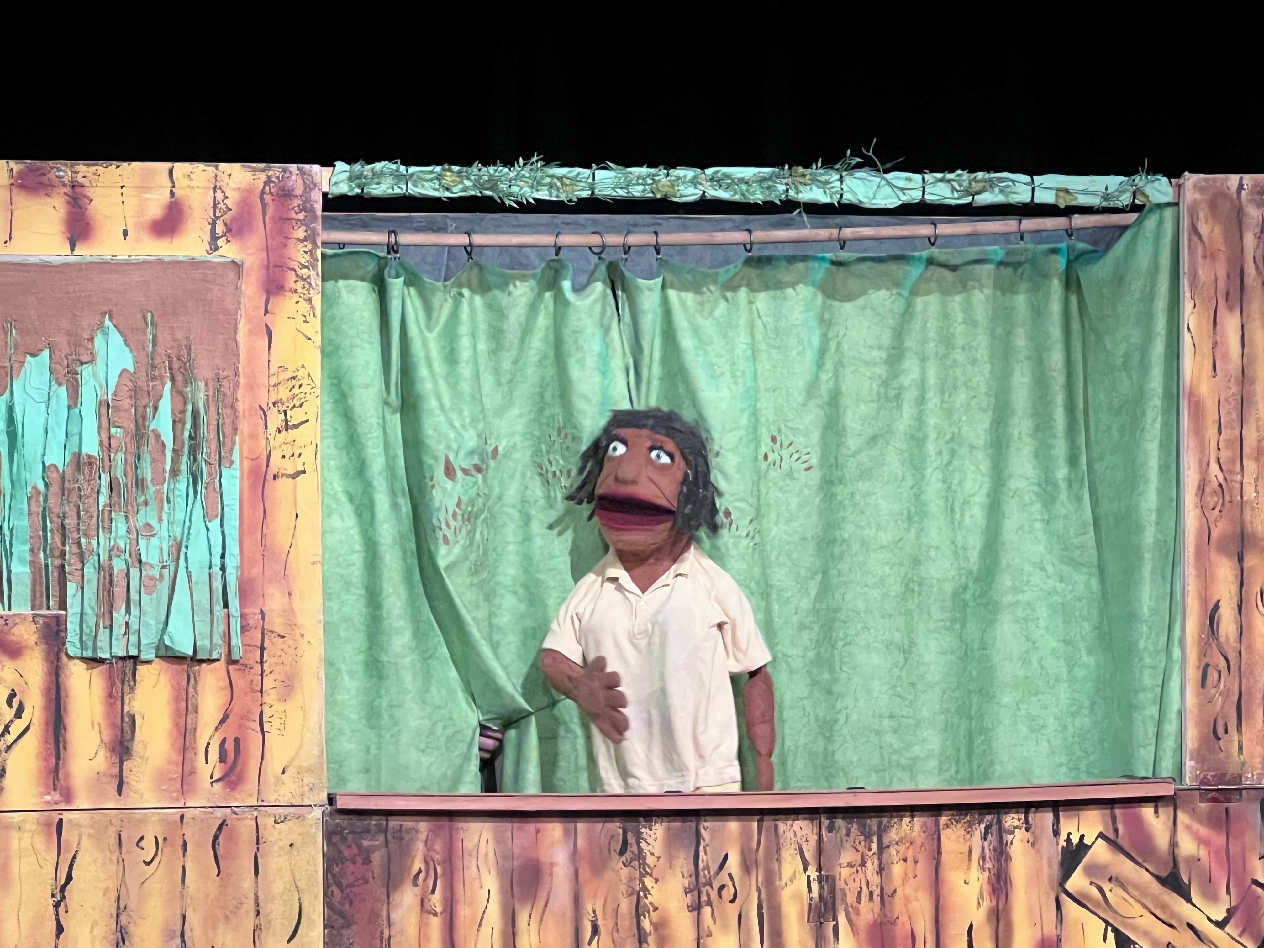 Puppet on stage in front of a green curtain — Squashbox show
