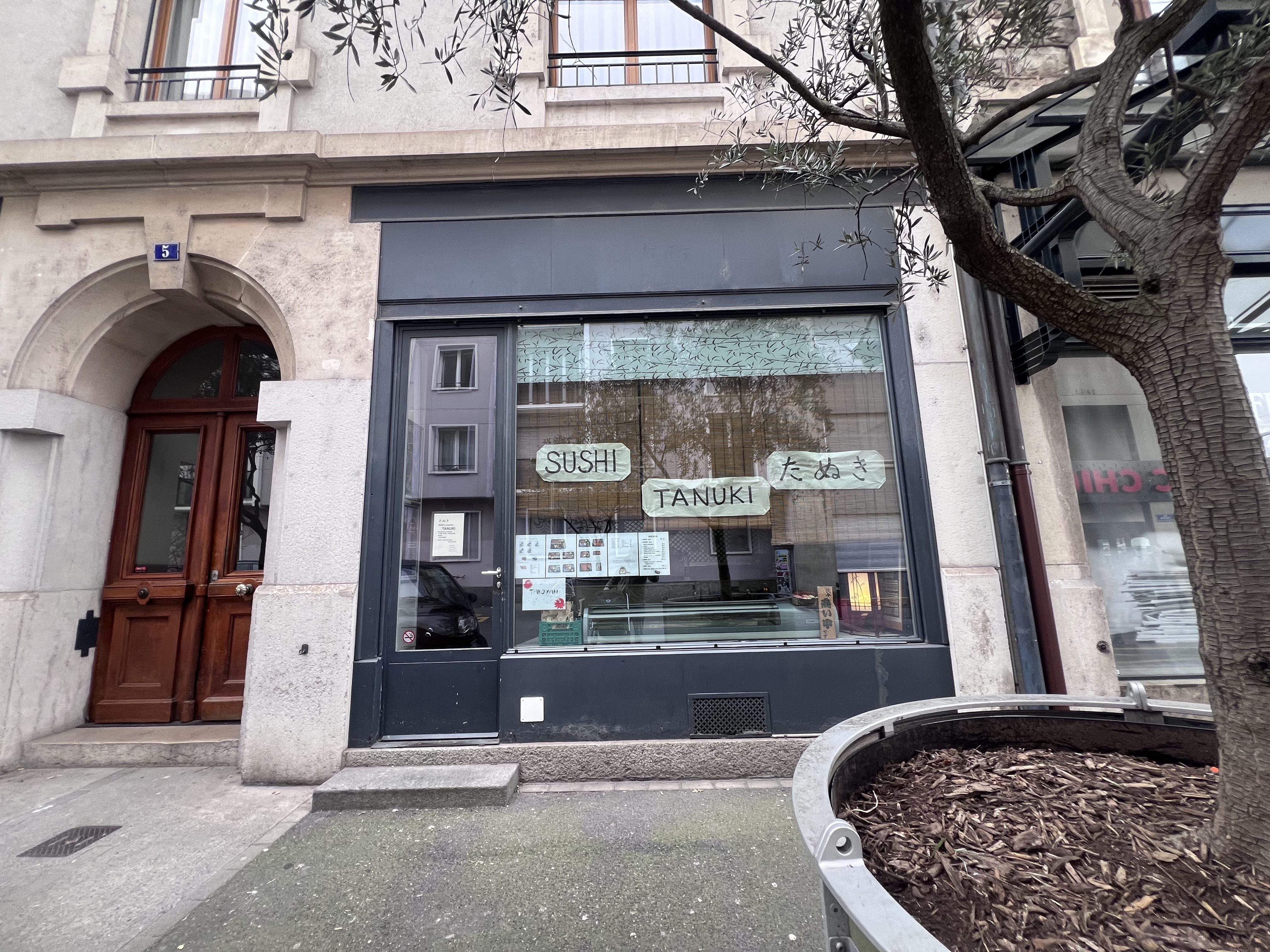 Tanuki exterior, Rue Vignier, Plainpalais